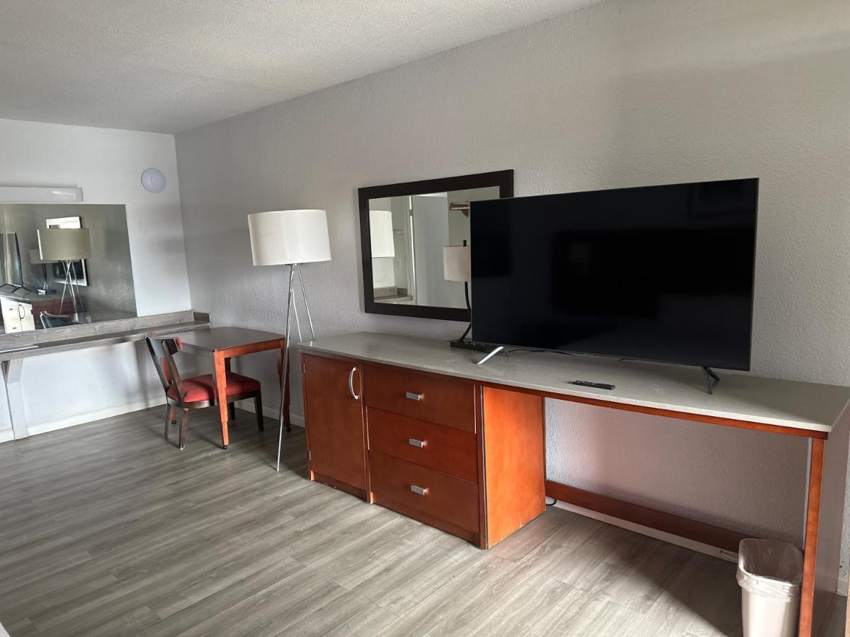 Travelodge By Wyndham パーカー エクステリア 写真