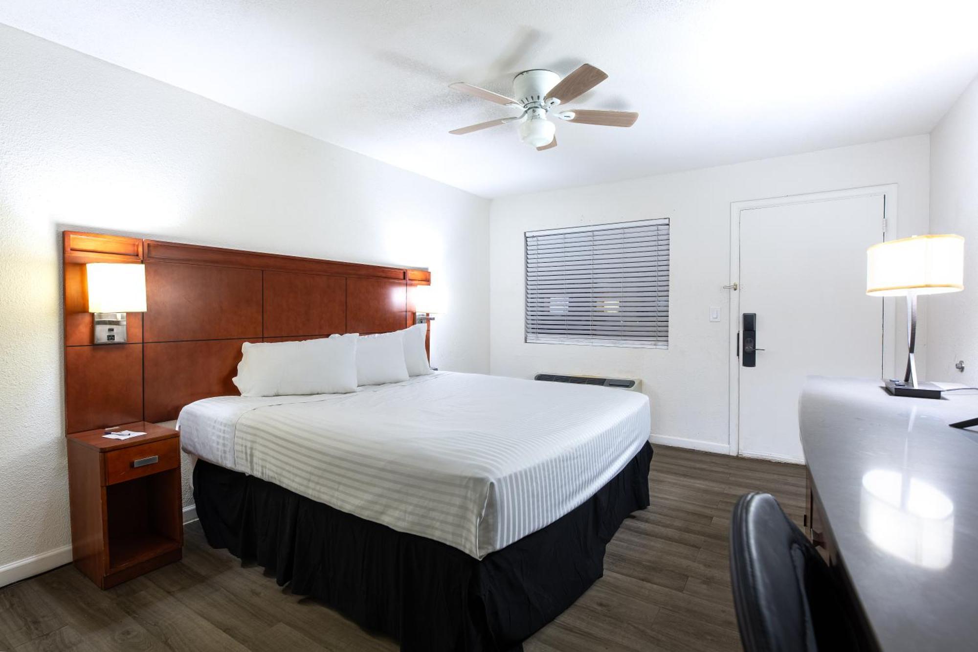 Travelodge By Wyndham パーカー エクステリア 写真